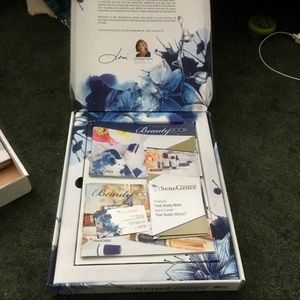 LipSense Makeup - SeneGence Distributor look book kit LipSense Makeup - SeneGence Distributor look book kit